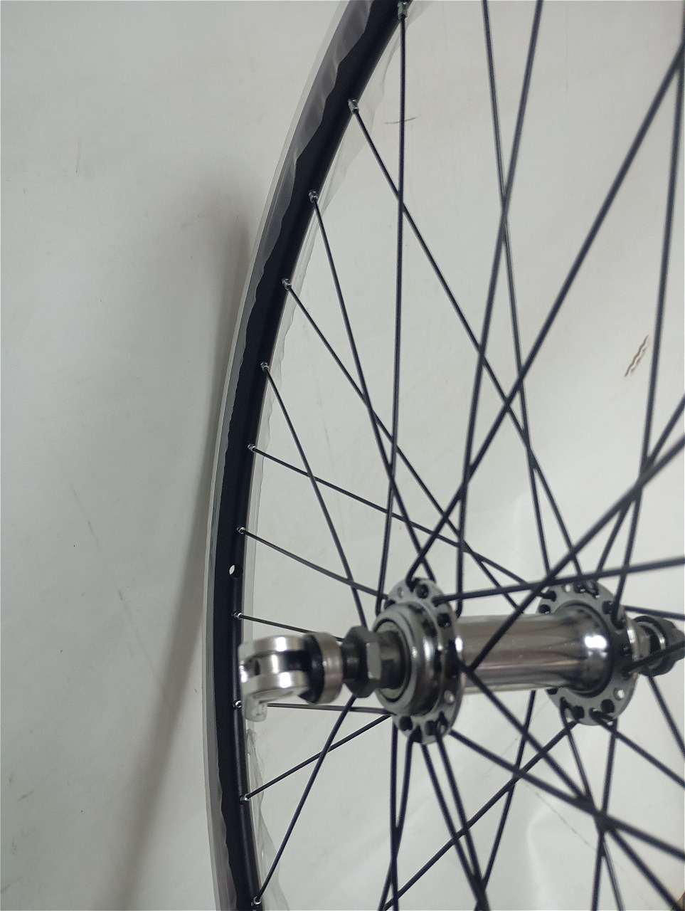 Колесо 26 переднее, обод двойной алюм. б/пист. чрный, втулка стальная,ЧЕРН. СПИЦЫ, эксцентрик, сер.