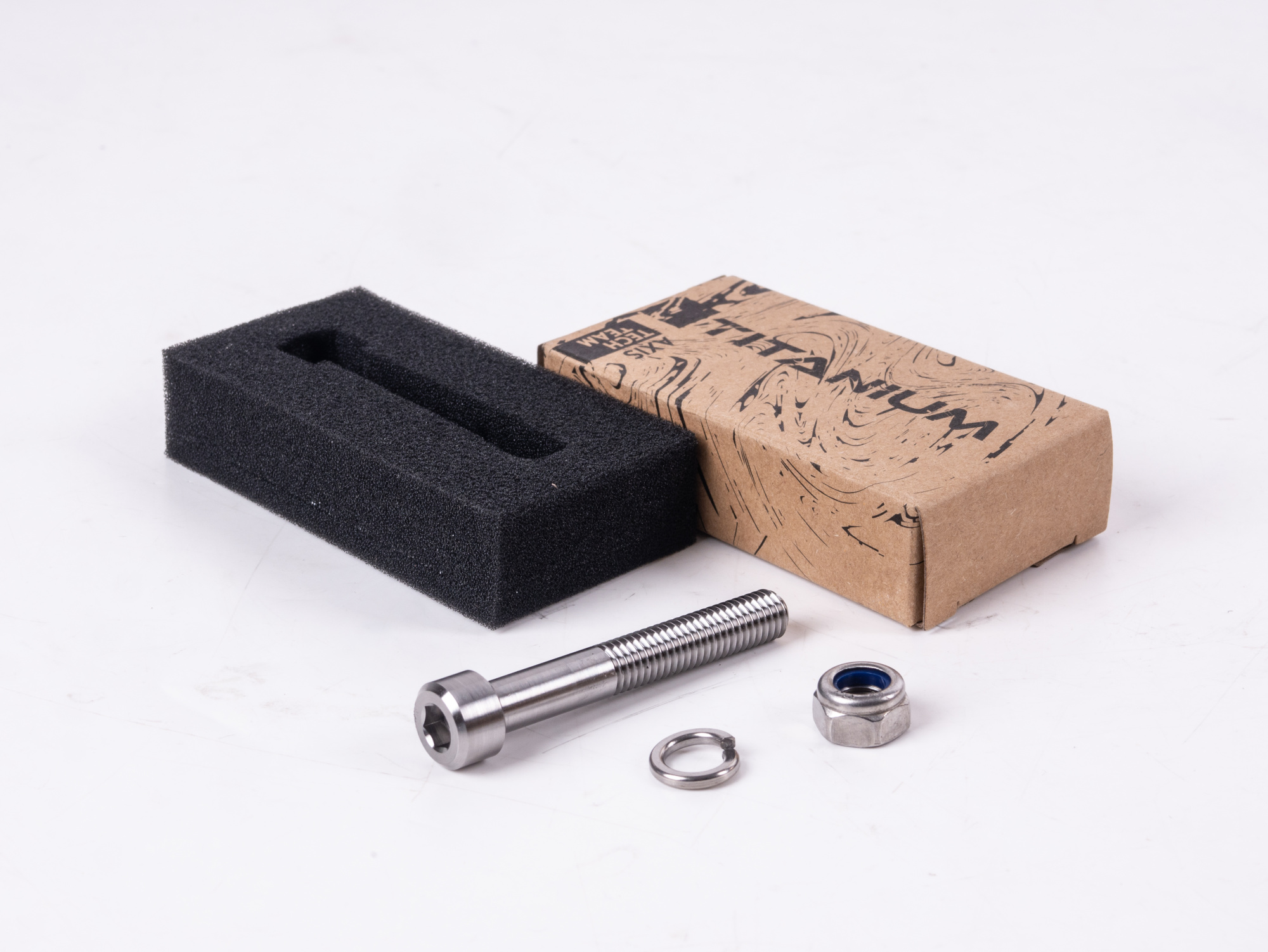 Болт М8х55 из титана  с гайкой и гровером