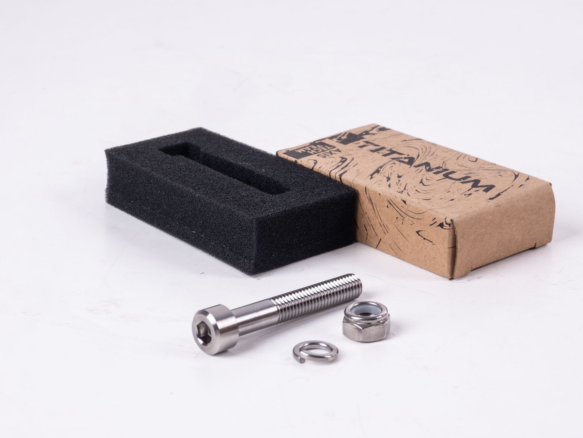 Болт М8х50 из титана  с гайкой и гровером